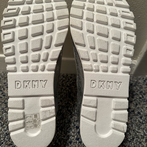 NWOT: DKNY Silver Crackle Sneakers - Picture 3 of 3